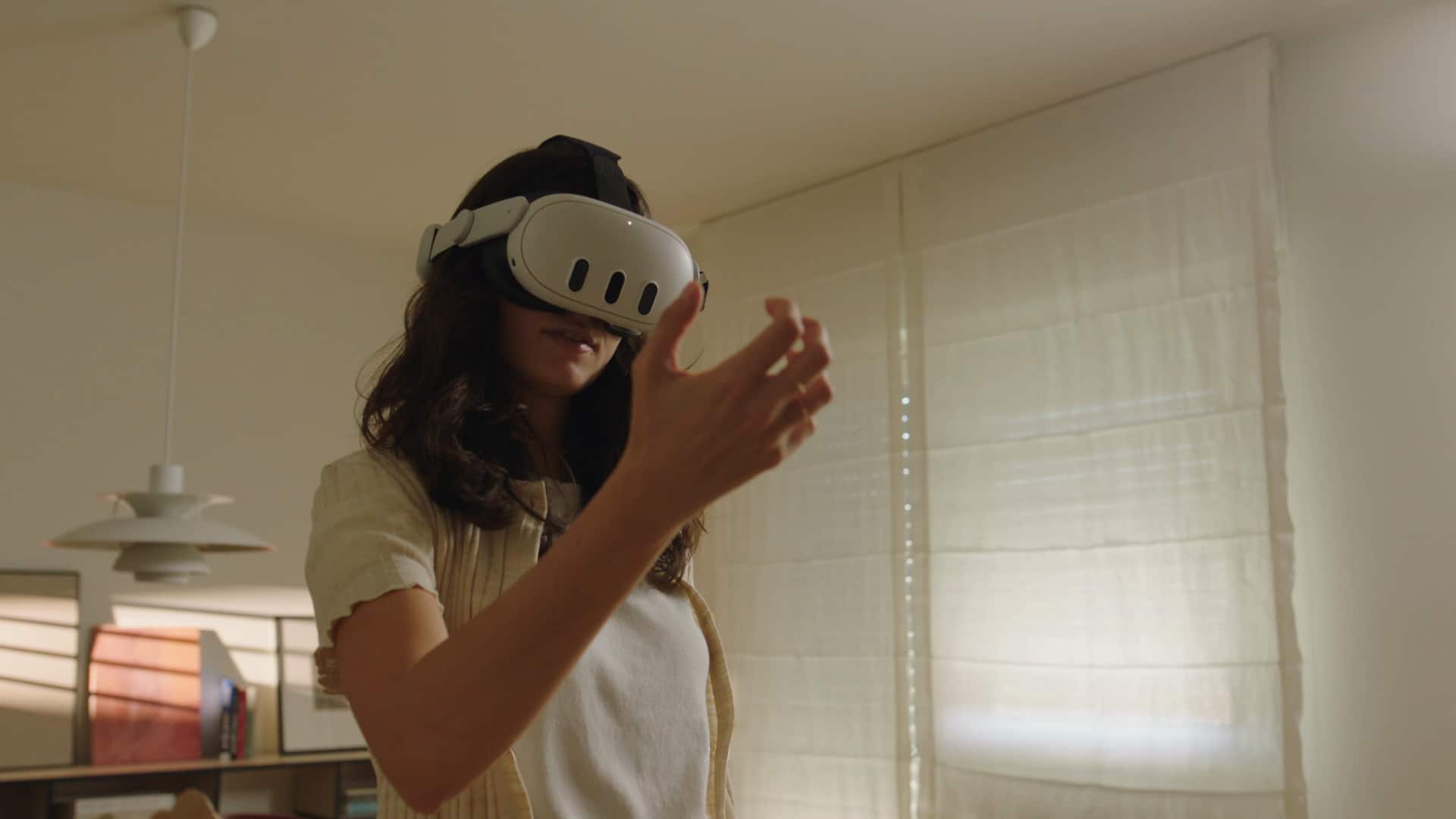 Shopper wearing a VR headset for a Rexee immersive shelf test.